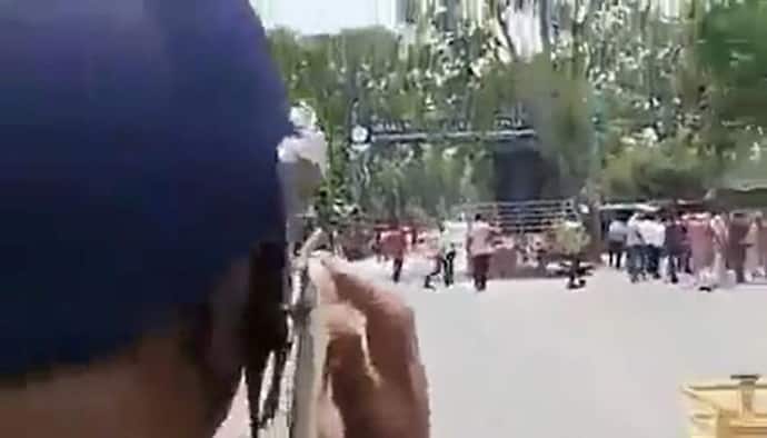Video: कानपुर में हिंसा के दौरान पुलिस अधिकारी ने कहा- भाजपा विधायक बम लेकर आए हैं, झूठ है या सच में ऐसा हुआ 