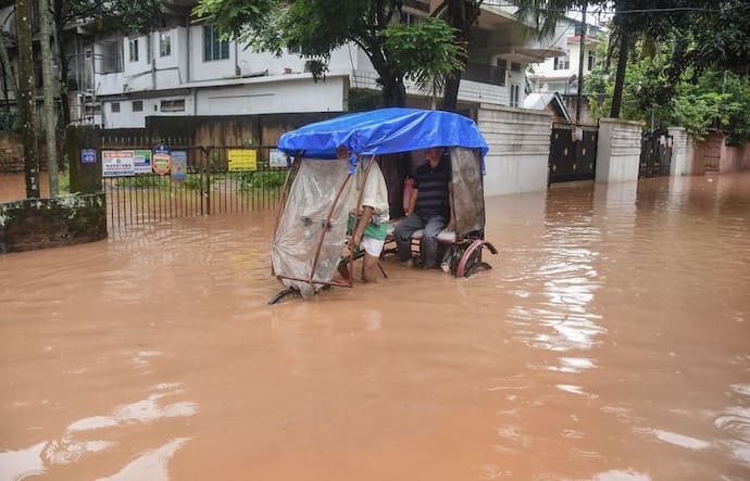 Monsoon Alert: असम में फिर भारी बारिश का अलर्ट, जानिए किन राज्यों में रहेगा लू का असर