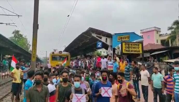 Agnipath Protest: বাংলার বুকেও এবার আঁছড়ে পড়ল অগ্নিপথ বিক্ষোভ, সকাল থেকে ঠাকুরনগরে রেল অবরোধ