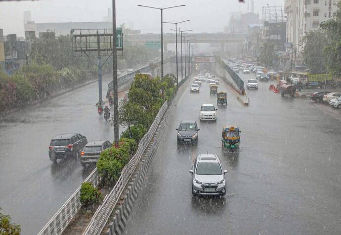 Monsoon Update: पूर्वोत्तर भारत में बाढ़ ने बिगाड़े हालात, बंगाल से लेकर दिल्ली-उतराखंड तक बारिश के आसार