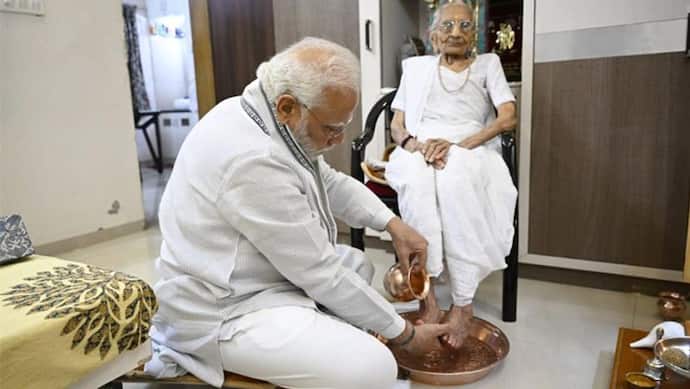 मां हीराबेन के 100वें बर्थ-डे पर PM मोदी ने लिया आशीर्वाद, पैर धोए-खाना खिलाया, दिल को छू लेने वाली 6 PHOTOS