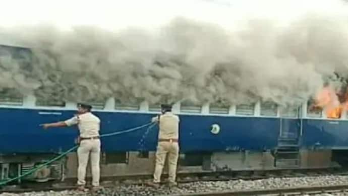 बलिया: अग्निपथ योजना के खिलाफ प्रदर्शन के बाद धारा 144 लागू, ट्रेन में तोड़फोड़ करने वाले 109 लोग भेजे गए जेल