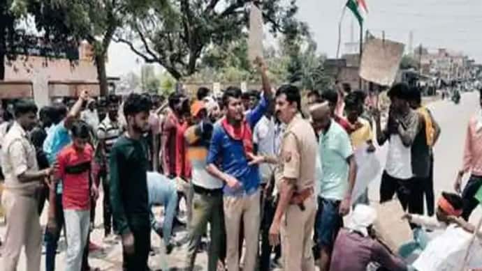 गोरखपुर में 'अग्निपथ' योजना के विरोध में पुलिस चौकी के बाहर पहुंचे प्रदर्शनकारी, युवाओं का भड़का गुस्सा