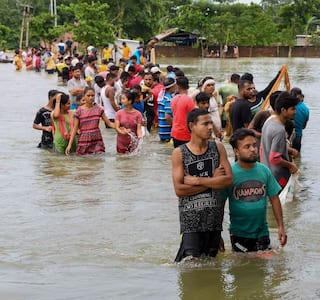 Floods in Assam: 32 जिलों में 47 लाख लोगों का सबकुछ डूबा, 5400 से अधिक गांव बर्बाद, देखें कुछ तस्वीरें