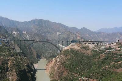  Chenab Bridge: যাত্রীদের অপেক্ষায়  ভারতে তৈরি পৃথিবীর সর্বোচ্চ রেল ব্রিজ, ছবিতে দেখুন কাশ্মীরের চেনাব সেতু 