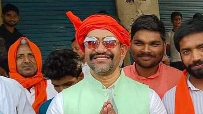 Azamgarh by elections 2022 result:  आजमगढ़ में BJP के निरहुआ ने लगाई सेंध, अखिलेश के भाई धर्मेंद्र यादव हारे