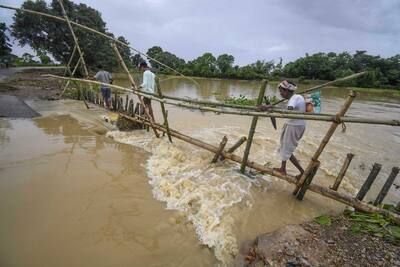 Assam Flood: बाढ़ चली गई, लेकिन पीछे छोड़ गई तबाही के निशान, 25 जिलों के 22 लाख लोगों पर टूटा प्रकृति का कहर