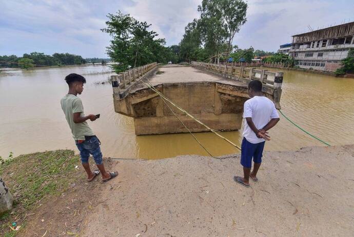 Assam flood: नदियों का ऐसा भयंकर रूप देखकर डरने लगे हैं लोग, इस साल बाढ़ में मारे गए 134 लोग, 21 लाख पीड़ित