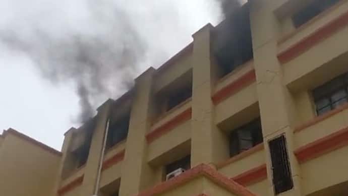 संभल जिला अस्पताल में आग लगने से मचा हड़कंप, मरीजों को परिसर से निकाला गया बाहर