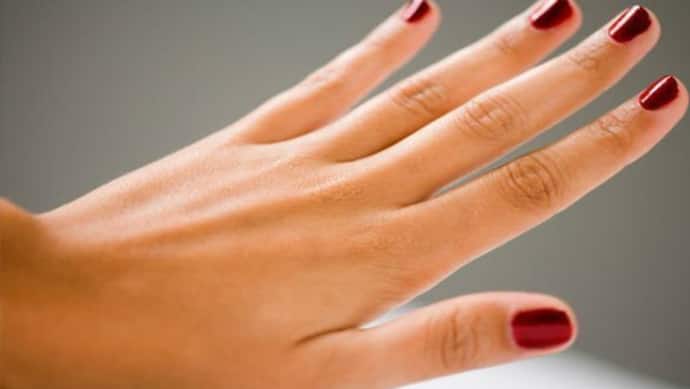 Palmistry: हाथ की अंगुलियों के बीच अगर है इस तरह का गैप तो ये है बैड लक का संकेत