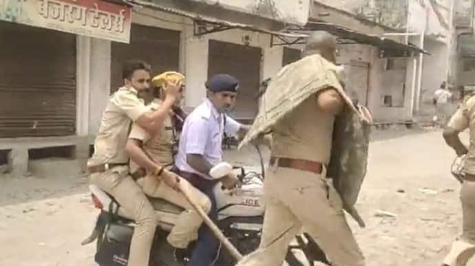  उदयपुर के बाद राजसमंद में पुलिस पर तलवारों से हमला, पत्थरबाजी से लेकर फायरिंग तक हुई