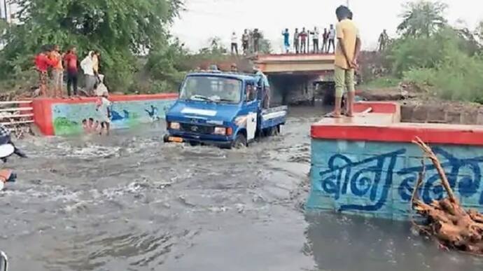 MP के जबलपुर में जमकर हुई बारिश, घरों में घुसा पानी...रातभर जागे लोग, छतरपुर में दो की मौत