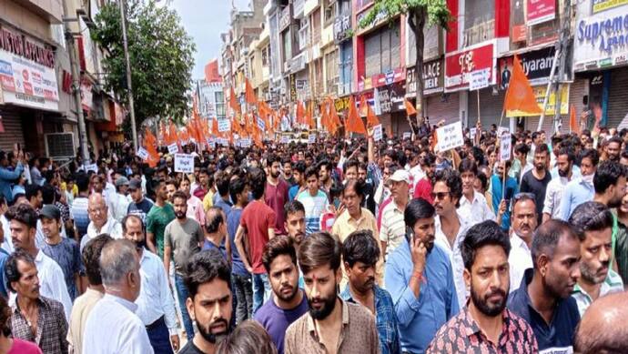 उदयपुर कन्हैयाल मर्डर केस: हिंदू संगठनों ने निकाली रैली, हत्यारों को फांसी दो के नारे से गूंजा जिला