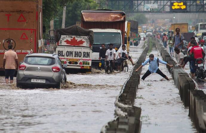 Monsoon Update: मुंबई से दिल्ली तक मानसून जबर्दस्त मेहरबान, IMD ने दिया कई राज्यों में भारी बारिश का अलर्ट