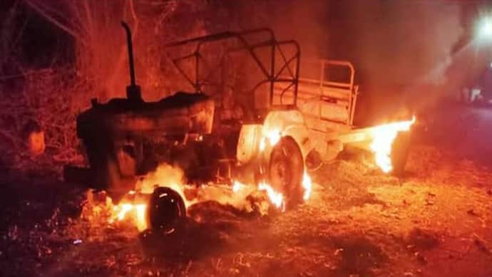 झारखंड के पश्चिमी सिंहभूम में नक्सलियों का आतंक, वाहन को किया आग के हवाले, ड्राइवरों को दी ऐसी सजा