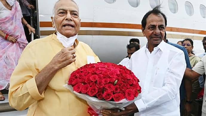 हैदराबाद पहुंचे यशवंत सिन्हा का WELCOME करने पहुंचे KCR , लेकिन PM मोदी को 5 महीने में तीसरी बार किया इग्नोर