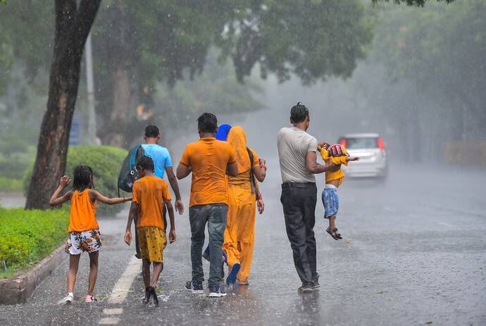 Monsoon Alert: देश के अधिकांश राज्यों में फैला मानसून, कई जगहों पर भारी बारिश के आसार, जनिए पूरी डिटेल्स