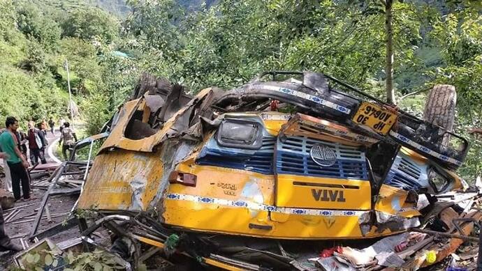 हिमाचल प्रदेश के कुल्लू में खायी में गिरी बस, 12 की मौत, PM ने की मृतकों के परिजनों को 2-2 लाख देने की घोषणा