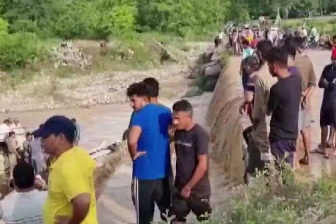 उत्तराखंड के रामनगर में सुबह 5.45 बजे नदी में समा गई इनोवा, गाड़ी में तड़पकर निकल गई पंजाब के 9 लोगों की जान