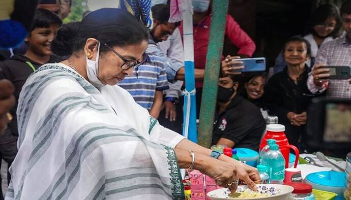 ममता बनर्जी ने पर्यटकों को हाथ से बनाकर खिलाई यह डिश, भारत में बच्चे और महिलाएं होती हैं इसकी दीवानी 