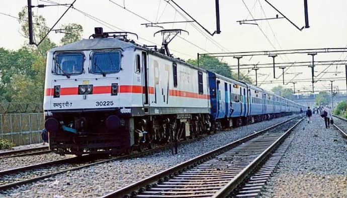 मुंबई में 8 नई एसी ट्रेनों को चलाएगा पश्चिमी रेलवे, आसान हो जाएगी यात्रा