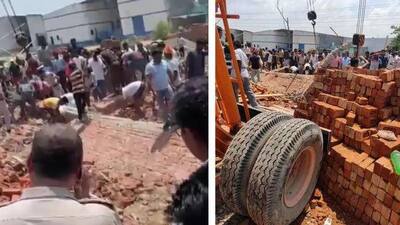  दिल्ली के अलीपुर में बड़ा हादसा: सामने आईं मौके की तस्वीरें...गोदाम की दीवार ढहने से 5 मजदूरों की मौत