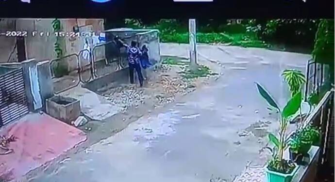 जयपुर की कॉलोनी में चोरी की अजीब घटनाः अंडरवियर चुराने कार से आया चोर-2 पैंट भी ले गया, देखें CCTV