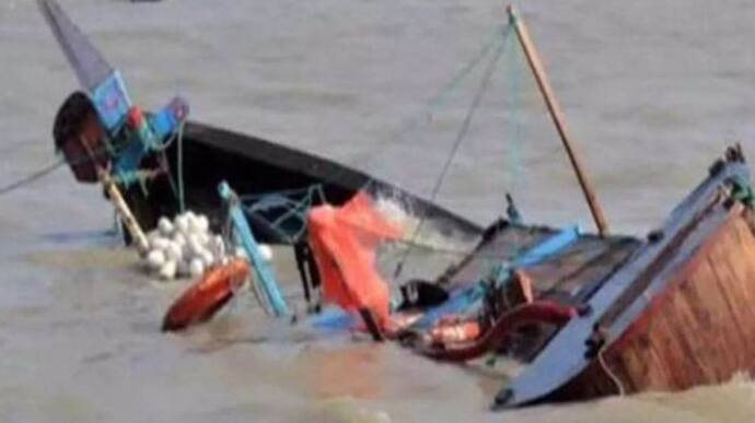  झारखंड के कोडरमा में बड़ा हादसा: पंचखेरों डैम में पलटी नाव, एक ही परिवार के 8 लोग डूबे, मची अफरा-तफरी