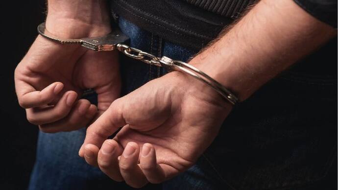 झारखंड के दो कुख्यात अपराधी से भिड़ी यूपी पुलिस, तीन राज्यों के वांटेड आरोपी पकड़ाए, एक हुआ घायल