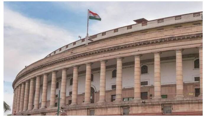 संसद मानसून सत्र से कांग्रेस के चार सांसद निलंबित, लोकसभा कल तक के लिए स्थगित