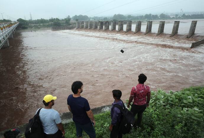 Monsoon Update: झारखंड बारिश को तरसा, बोवनी को लेकर किसान परेशान, जबकि कई राज्यों में फिर भारी बारिश का अलर्ट