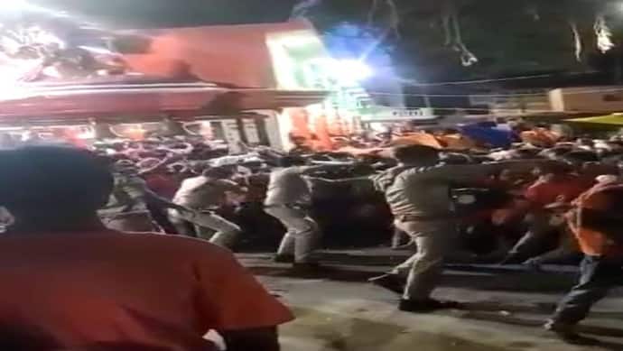 सीतापुर में कांवड़ियों पर पुलिस ने भांजी लाठियां, वीडियो वायरल होने के बाद लखनऊ तक हड़कंप