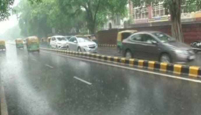 बारिश में युवक के साथ हुआ कुछ ऐसा.. बुला ली दिल्ली पुलिस, घटना के बारे जानकर हर कोई रह गया दंग 