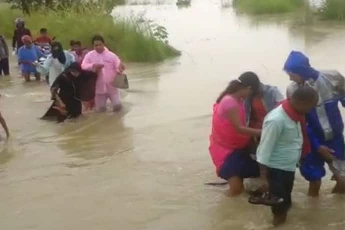 बिहार के एक्टिव हुआ मानसून: 19 जिलों में भारी बारिश का अलर्ट, बेतिया के कई गांव जलमग्न