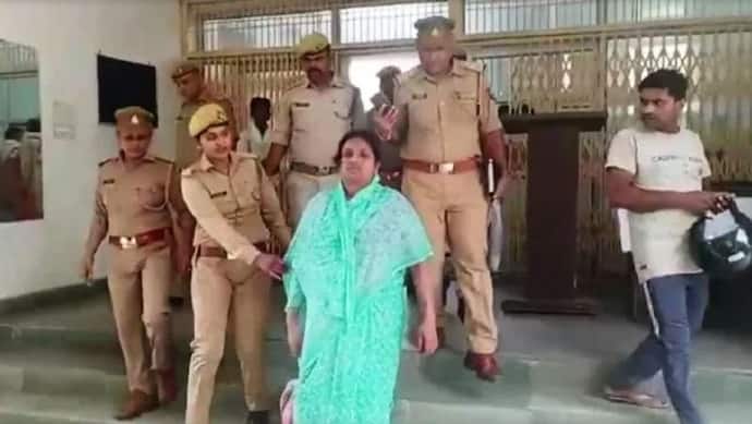 महिला को परेशान कर ससुर-पति ने निकाला घर से बाहर, मथुरा SSP कार्यालय के बाहर पीड़िता की हरकत देख सब रह गए दंग