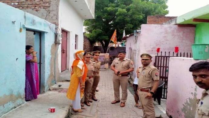 सावन के तीसरे सोमवार पर ताजमहल में रुद्राभिषेक का ऐलान, घर में ही नजरबंद किए गए हिंदू संगठन के 3 पदाधिकारी