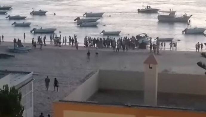Viral Video: नाव लूट रहे थे 100 लुटेरे, तभी हेलीकॉप्टर से आई पुलिस ने कर दी फायरिंग, फिर तो क्या गजब था नजारा 