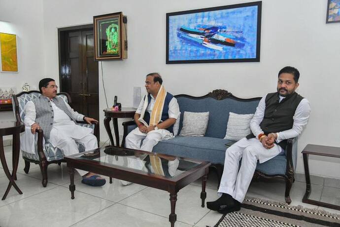 असम के सीएम के साथ दिखे झारखंड के कांग्रेस विधायक, फोटो- सोशल मीडिया में वायरल 