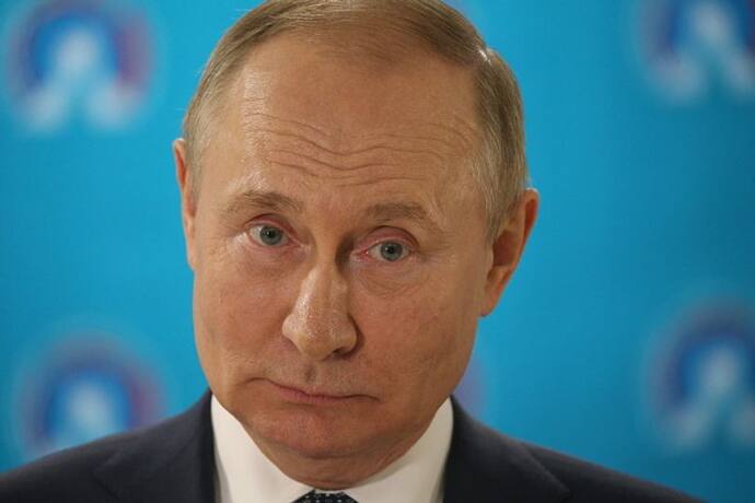 सीढ़ियों से गिरे रूस के राष्ट्रपति व्लादिमीर पुतिन, कैंसर समेत इन खतरनाक बीमारियों से रहे हैं जूझ