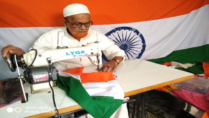 रांची के 83 वर्षीय अब्दुल चाचा ने अब तक बनाए 30 लाख तिरंगा, कहा-देश के प्रति जुनून ने बूढ़ा नहीं होने दिया
