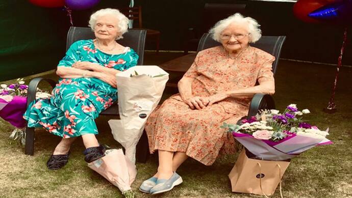 यह है 103 साल की जुड़वा बहनें, एक तो लंबी उम्र के लिए रोज रात पीती हैं ब्रांडी