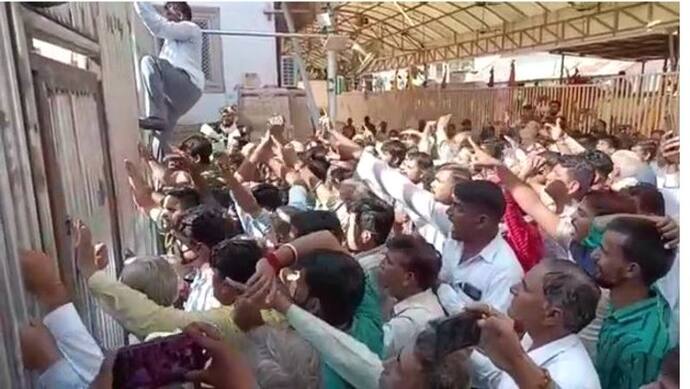 खाटूश्यामजी हादसा: कांग्रेस विधायक ने बाजार बंद कर निकाली रैली, मंदिर कमेटी पर लगाया मिस मैनेजमेंट का आरोप