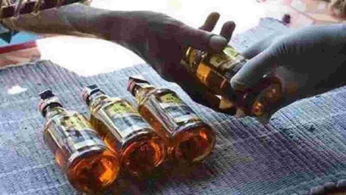 बिहार जहरीली शराब मामलाः पुलिस ही निकली मौत की सौदागर, चंद हजार लेकर शराब तस्कर को छोड़ा