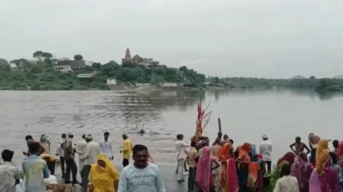  राजस्थान में जलप्रलय: बेणेश्वर धाम बना टापू, उदयपुर में बिगड़े हालात...कई लोग बारिश के कहर में फंसे