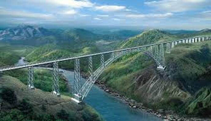 जम्मू-कश्मीर में बन रहा दुनिया का सबसे ऊंचा पुल: वर्कर्स ने तिरंगा फहराया और आतिशबाजी छोड़ी