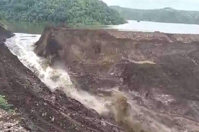 एमपी में 18 गांवों का खतरा टला: कारम डैम का एक हिस्सा टूटा, देखिए वीडियो बांध से कैसे निकल रहा है पानी  
