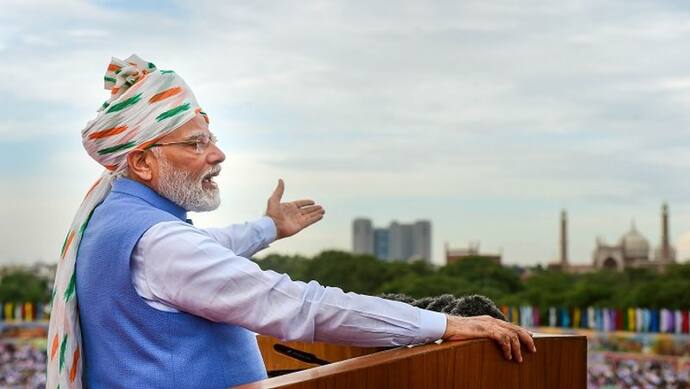 Independence Day 2022: PM ने बच्चों और सेना को किया सैल्यूट, कहा-इनकी रगों में दौड़ता है आत्मनिर्भर भारत