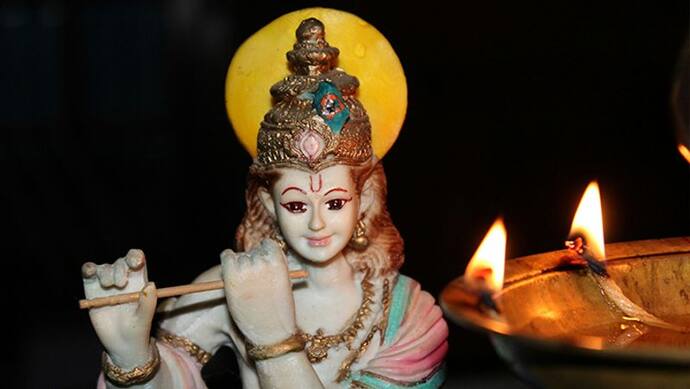 Janmashtami 2022 Puja Samagri: श्रीकृष्ण की पूजा में जरूर होनी चाहिए ये 10 चीजें, तभी मिलेगा मनचाहा फल