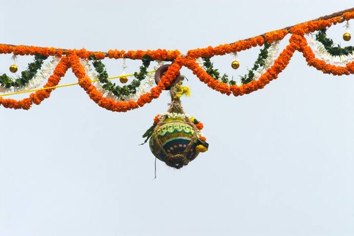 পুলিশ হেফাজতে লাড্ডু গোপাল, ২০০ বছরের পুরনো জন্মাষ্টমী পুজো এখন প্রশ্নের মুখে