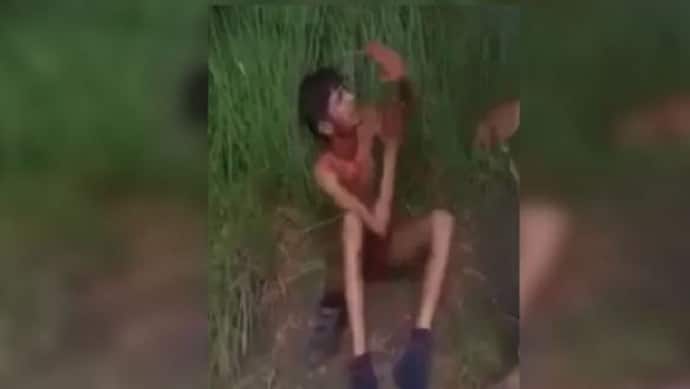 गोंडा में दबंगो ने कपड़े उतरवाकर की छात्र की पिटाई, जानें वायरल वीडियो पर क्या बोली मनकापुर पुलिस